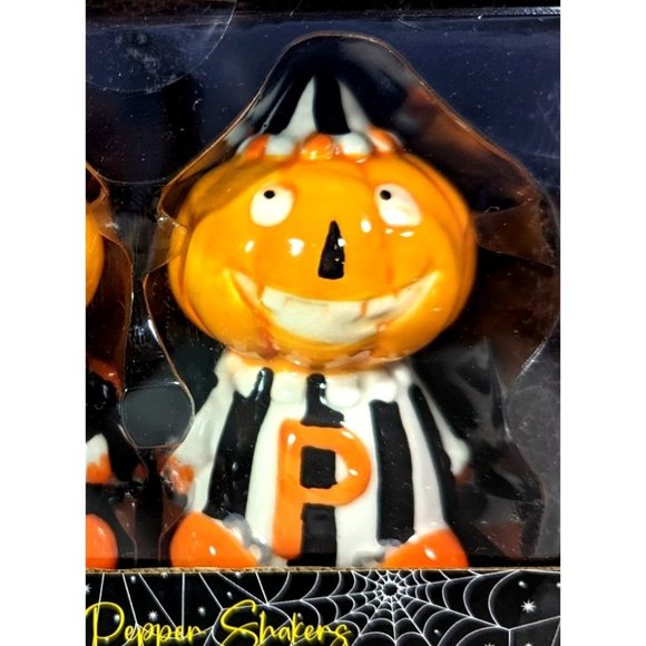 Victoria Hutton Jack-O-Lantern Salt and Pepper Shakers Halloween Decor - Picture 3 of 4